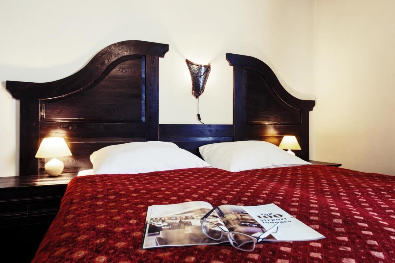 Hotel Kasztel Rzezawa Eksteriør billede