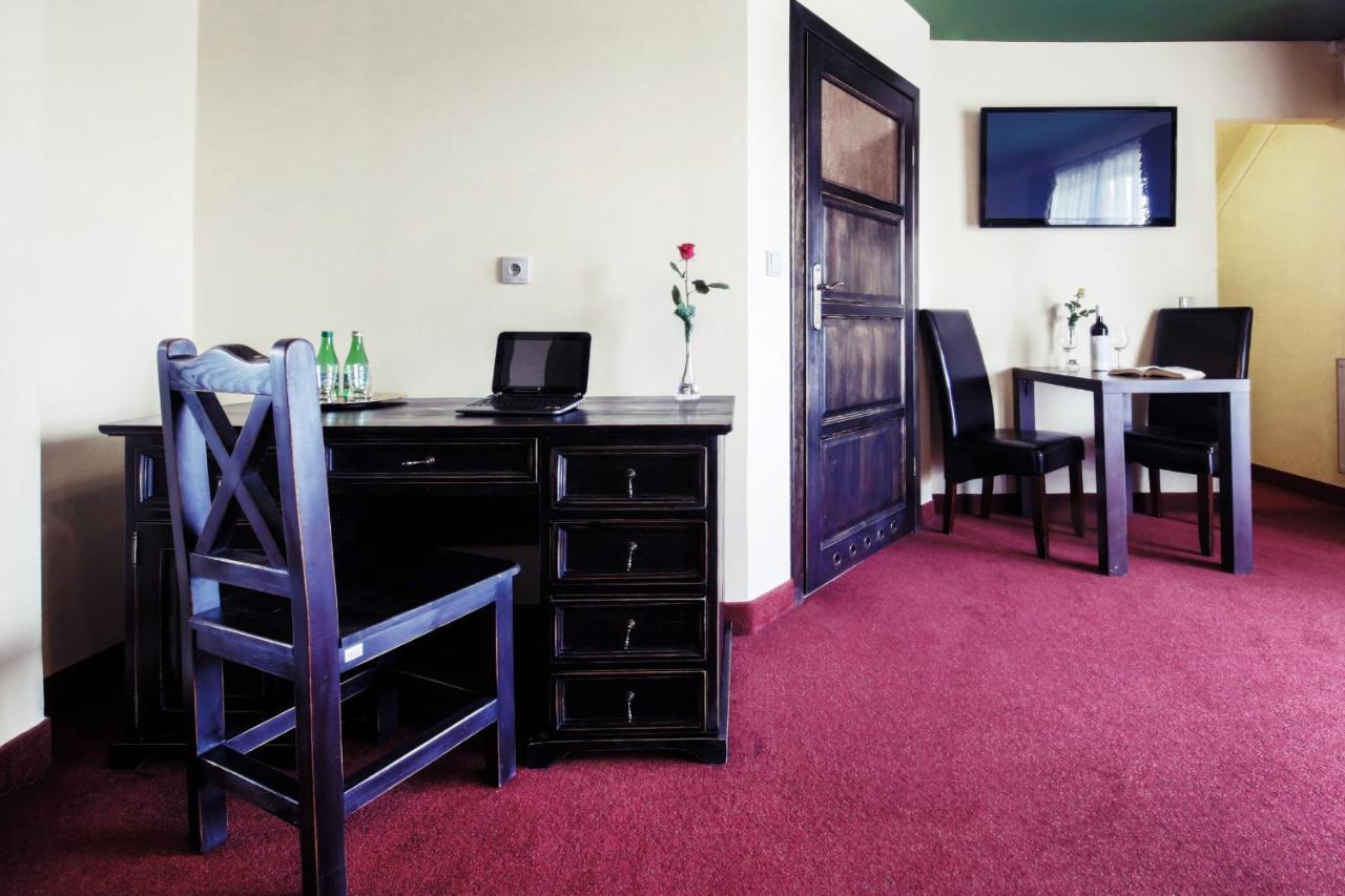 Hotel Kasztel Rzezawa Eksteriør billede