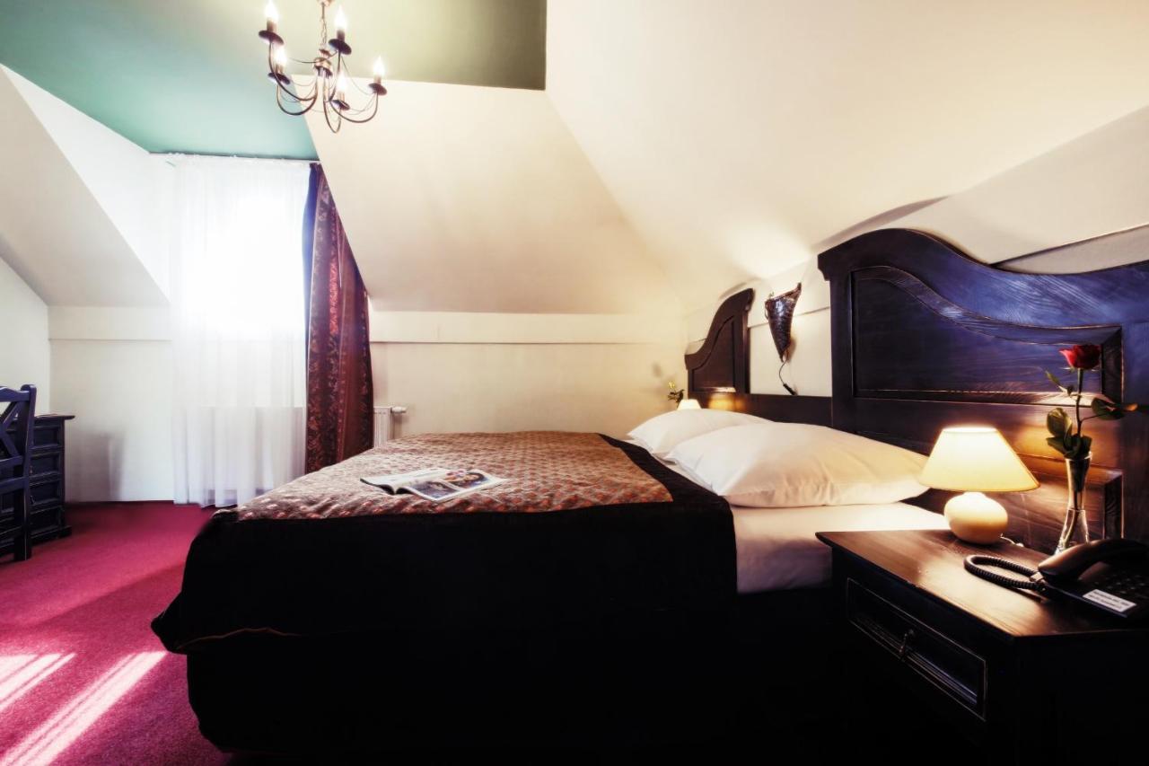 Hotel Kasztel Rzezawa Eksteriør billede
