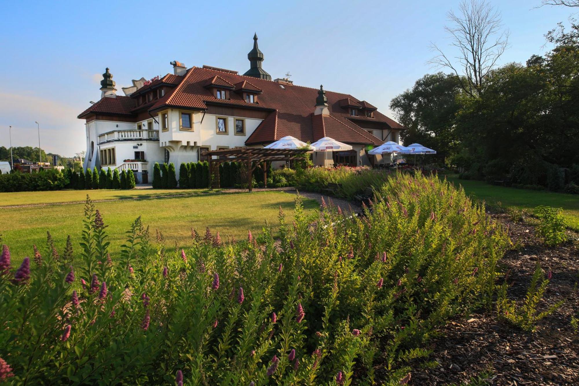 Hotel Kasztel Rzezawa Eksteriør billede