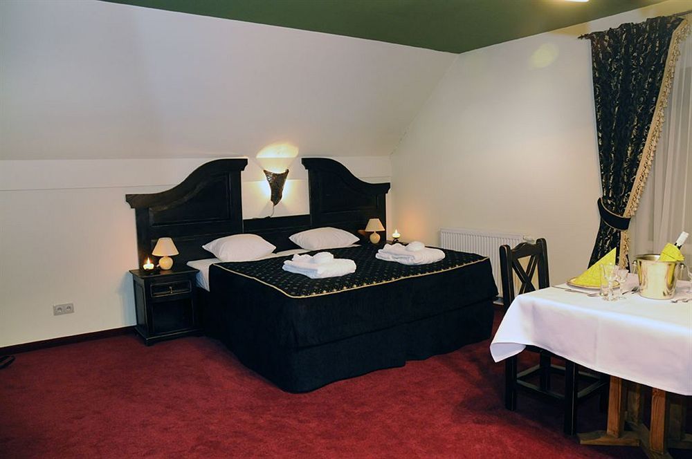 Hotel Kasztel Rzezawa Eksteriør billede