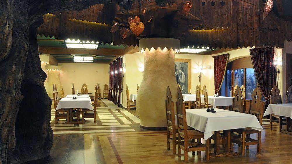 Hotel Kasztel Rzezawa Eksteriør billede