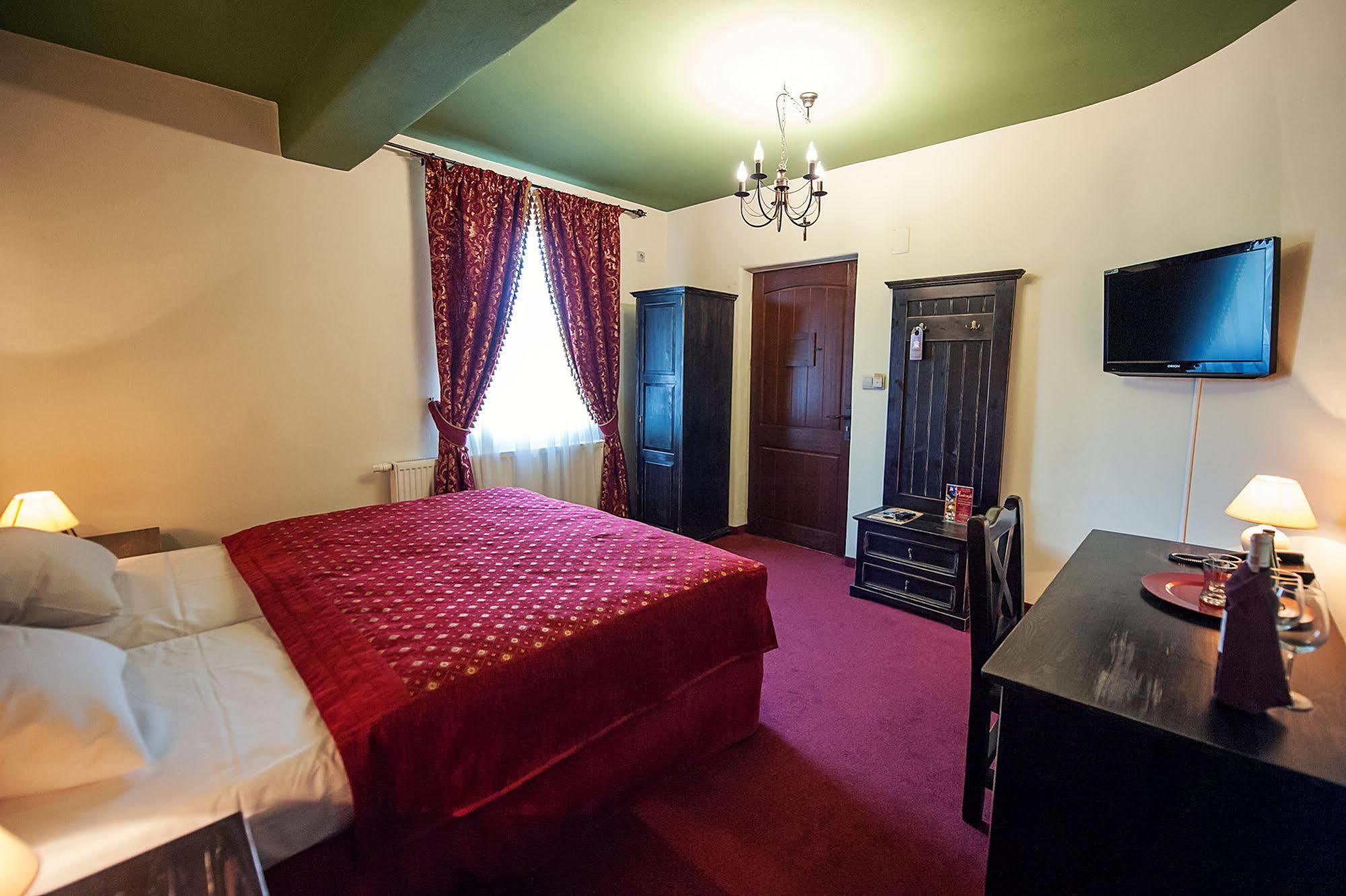 Hotel Kasztel Rzezawa Eksteriør billede