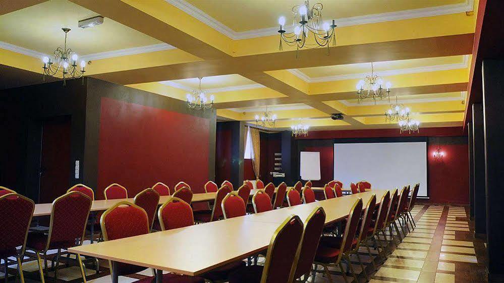 Hotel Kasztel Rzezawa Eksteriør billede